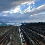 Urdaibai Etxea 度假居 *